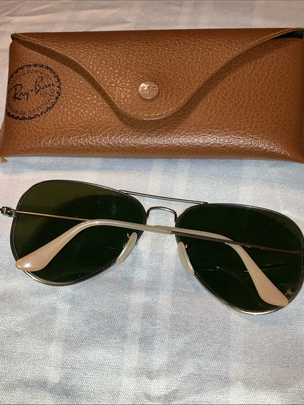 Very Nice Sunglasses! Ray-Ban Aviator Sunglasses wi/Purple Mirrored Lenses